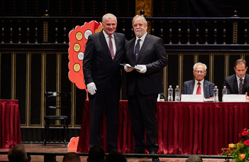 Honoris Causa Pro Scientia Aranyérem Mezey Barna részére